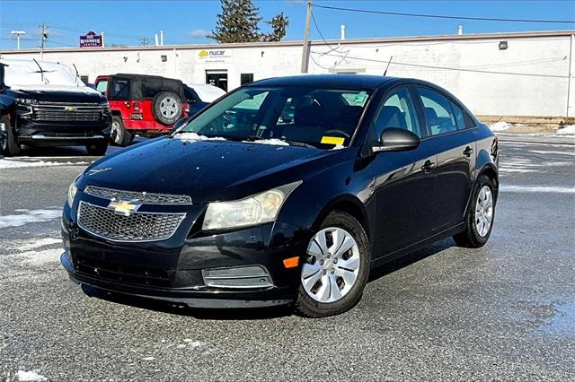 2013 Chevrolet Cruze LS - Photo 2