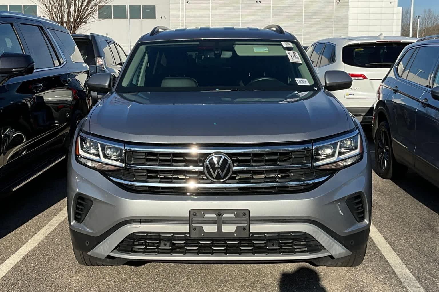 2022 Volkswagen Atlas 2.0T SE w/Technology - Photo 2