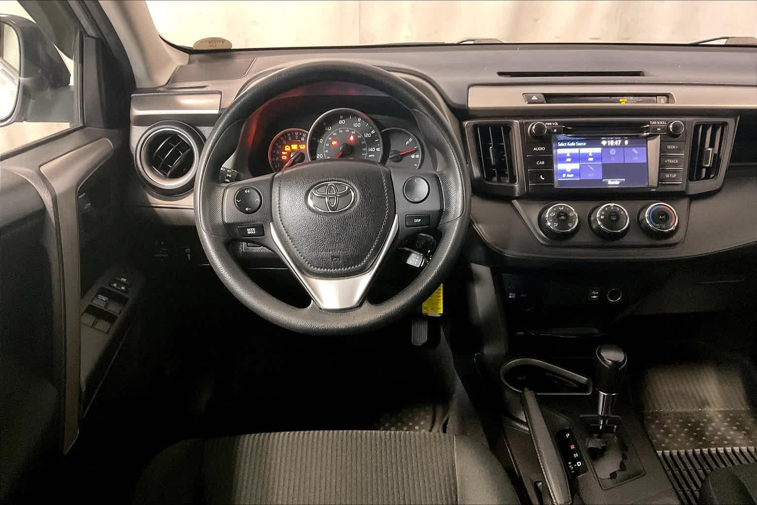 2016 Toyota RAV4 LE - Photo 17