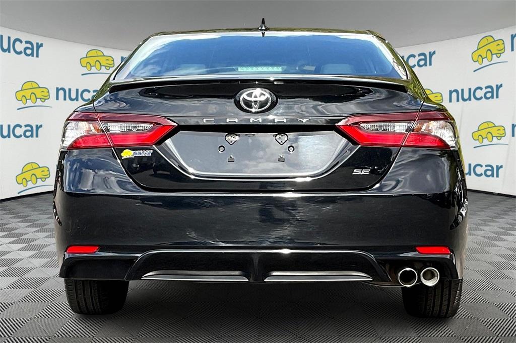 2022 Toyota Camry SE - Photo 5