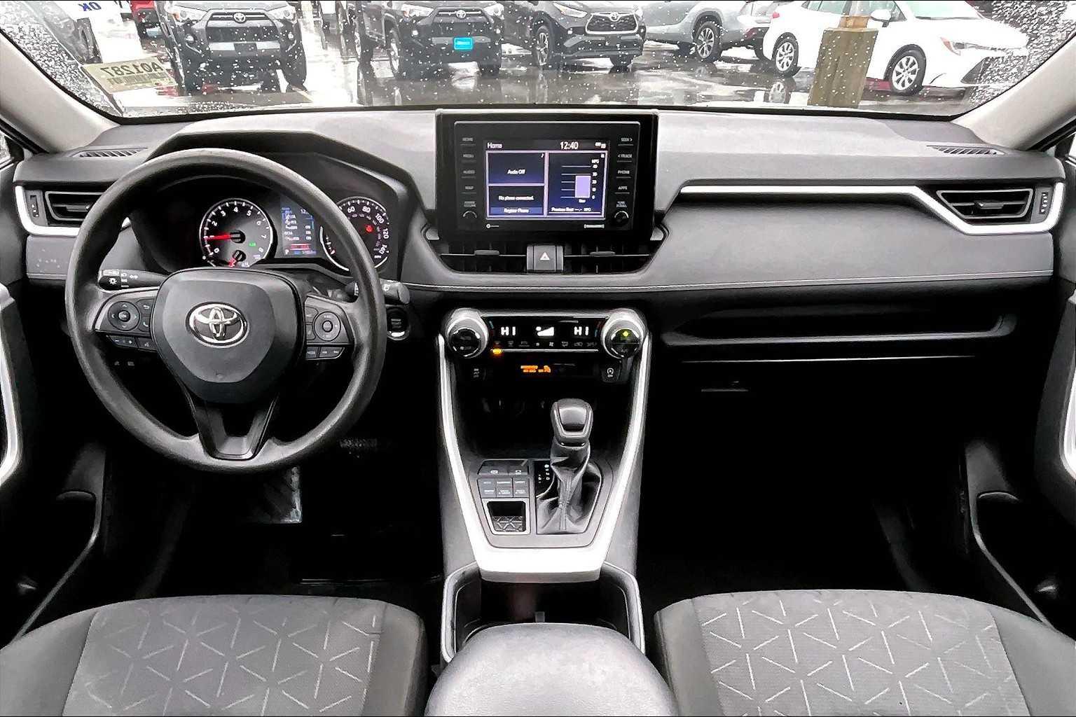 2022 Toyota RAV4 XLE - Photo 21