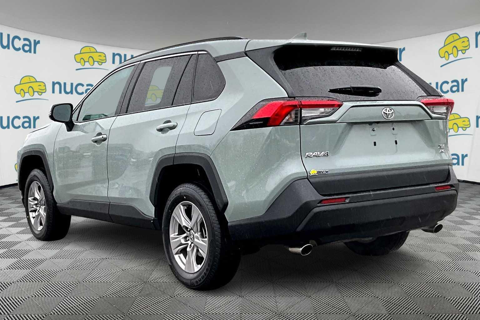 2022 Toyota RAV4 XLE - Photo 4