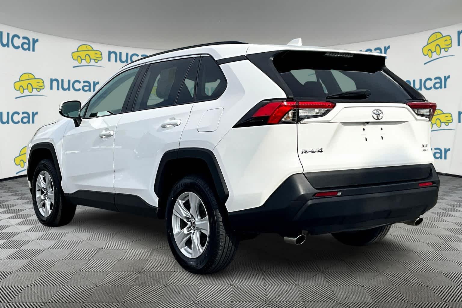 2021 Toyota RAV4 XLE - Photo 4