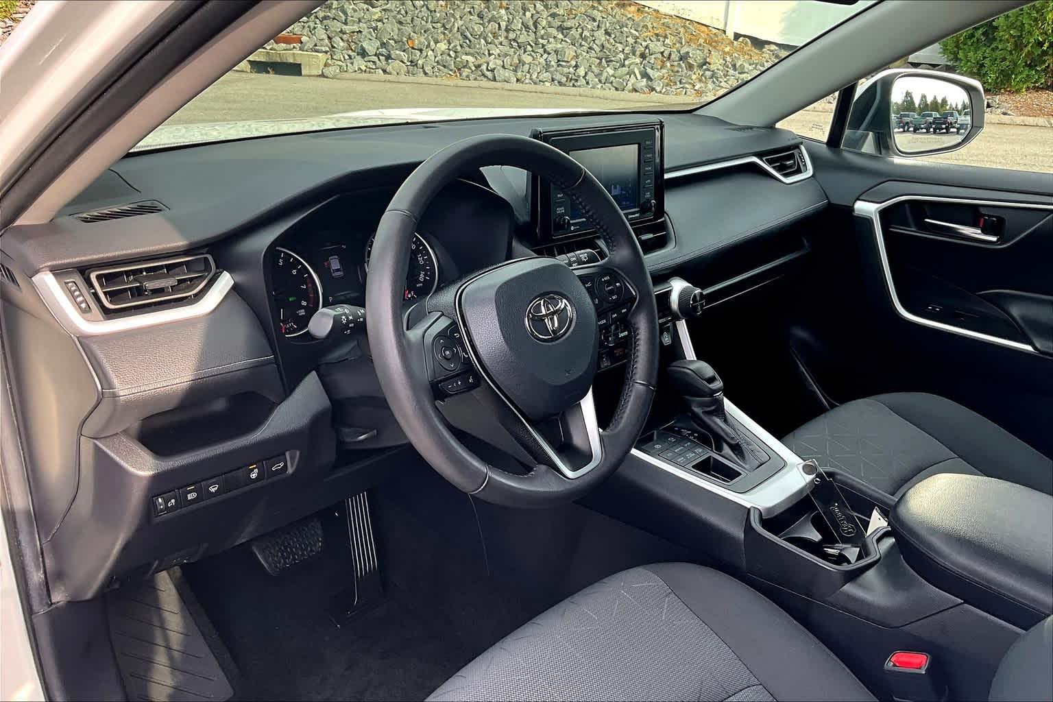 2021 Toyota RAV4 XLE - Photo 8