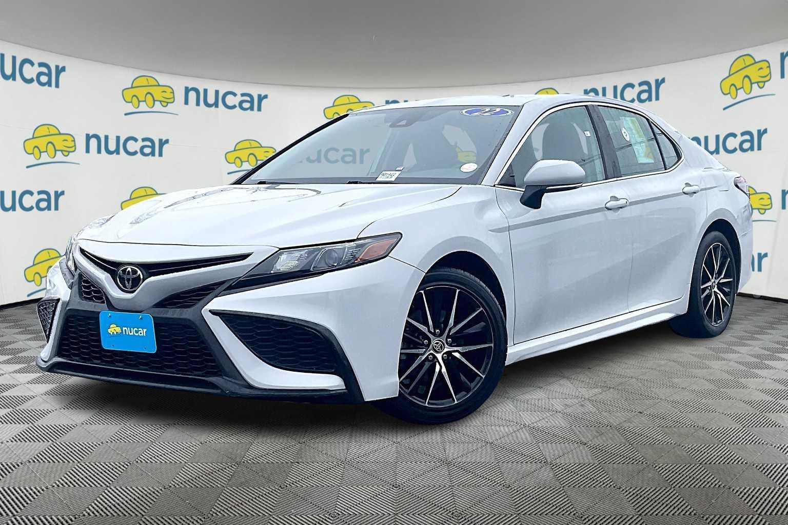 2022 Toyota Camry SE - Photo 3