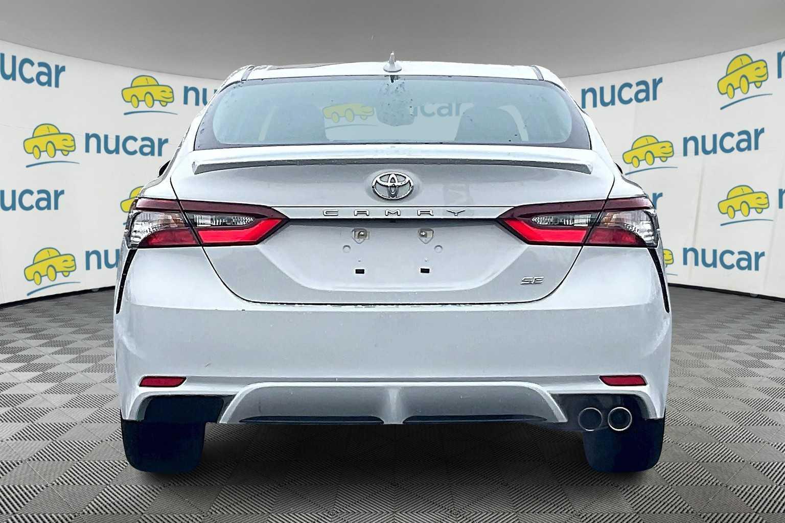 2022 Toyota Camry SE - Photo 5