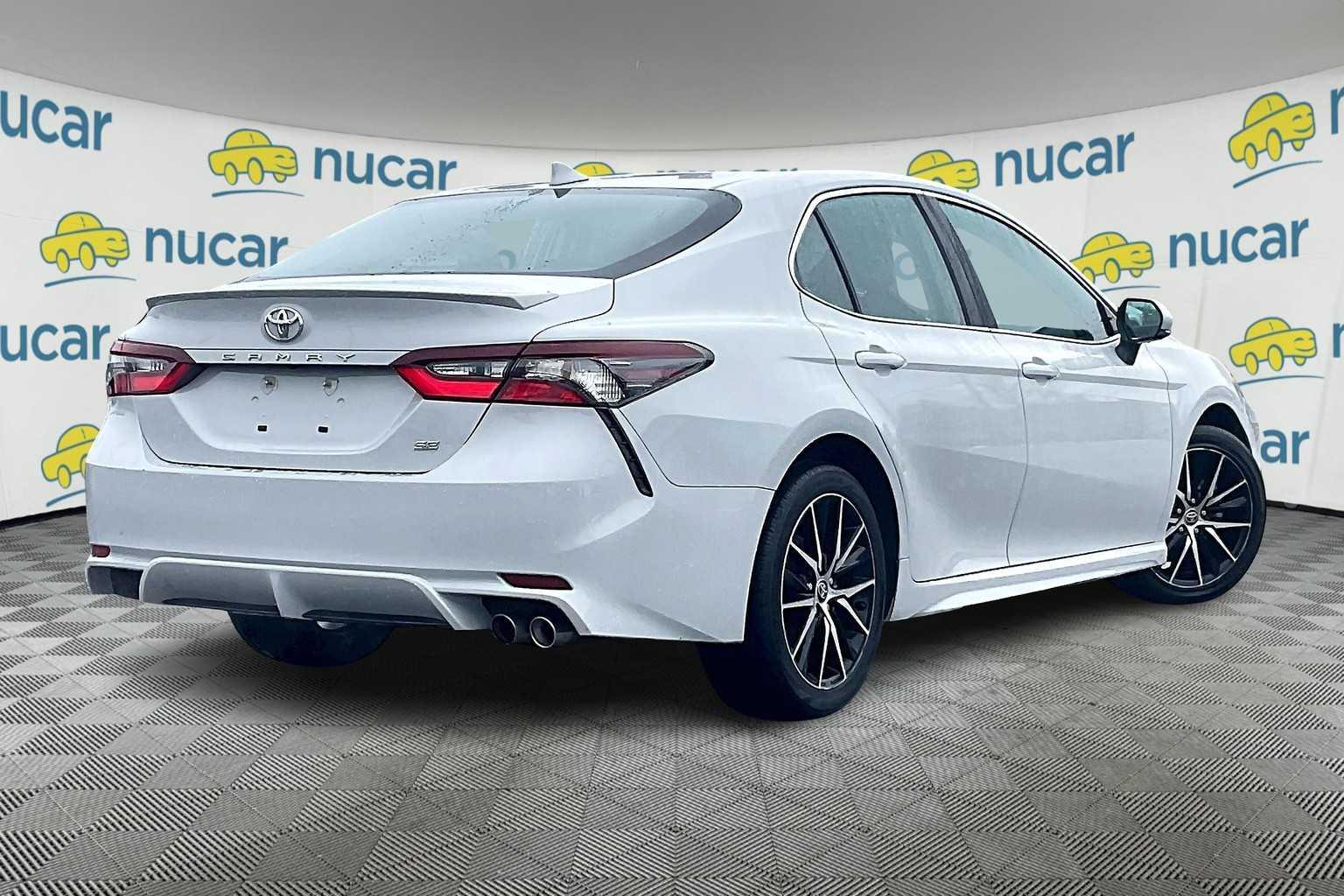 2022 Toyota Camry SE - Photo 6