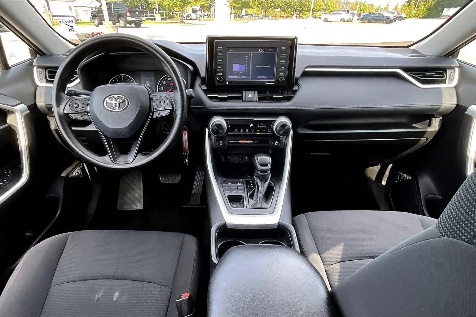 2021 Toyota RAV4 LE - Photo 21