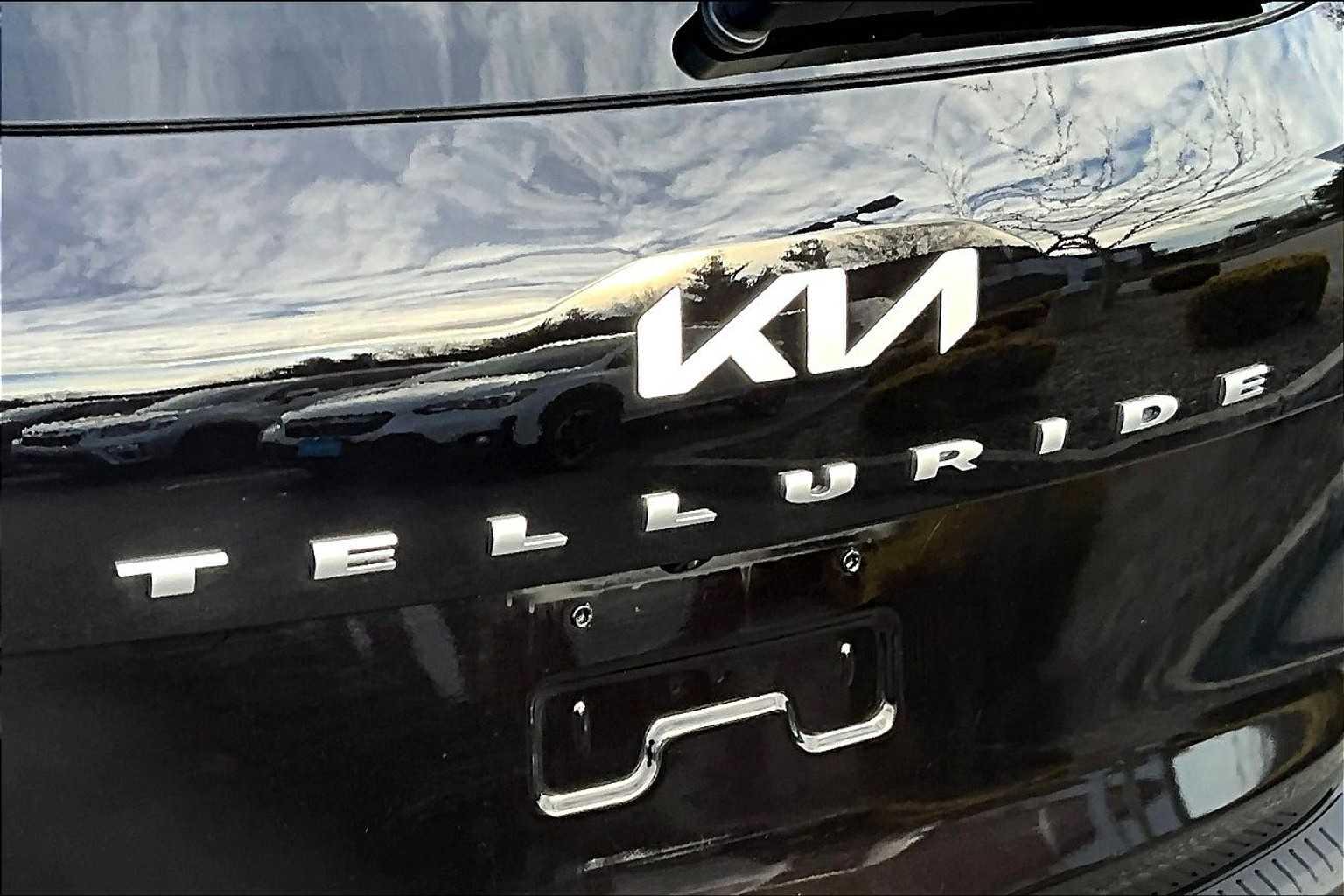 2022 Kia Telluride S - Photo 29