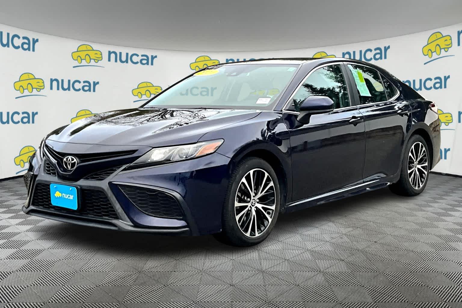 2021 Toyota Camry SE - Photo 3