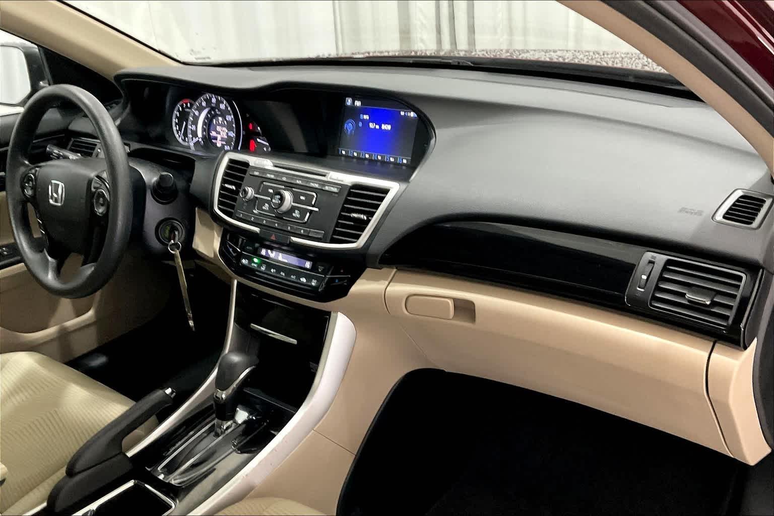 2016 Honda Accord LX - Photo 14