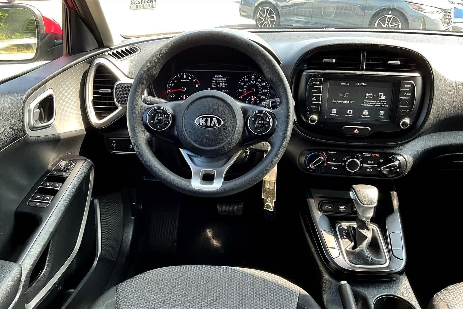 2021 Kia Soul LX - Photo 17