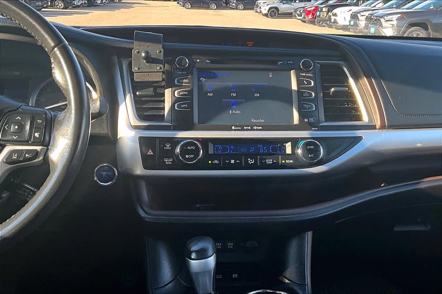 2019 Toyota Highlander Hybrid XLE - Photo 19