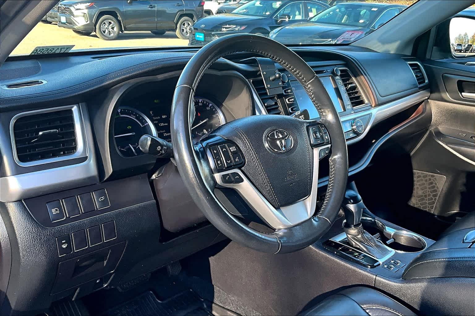 2019 Toyota Highlander Hybrid XLE - Photo 8