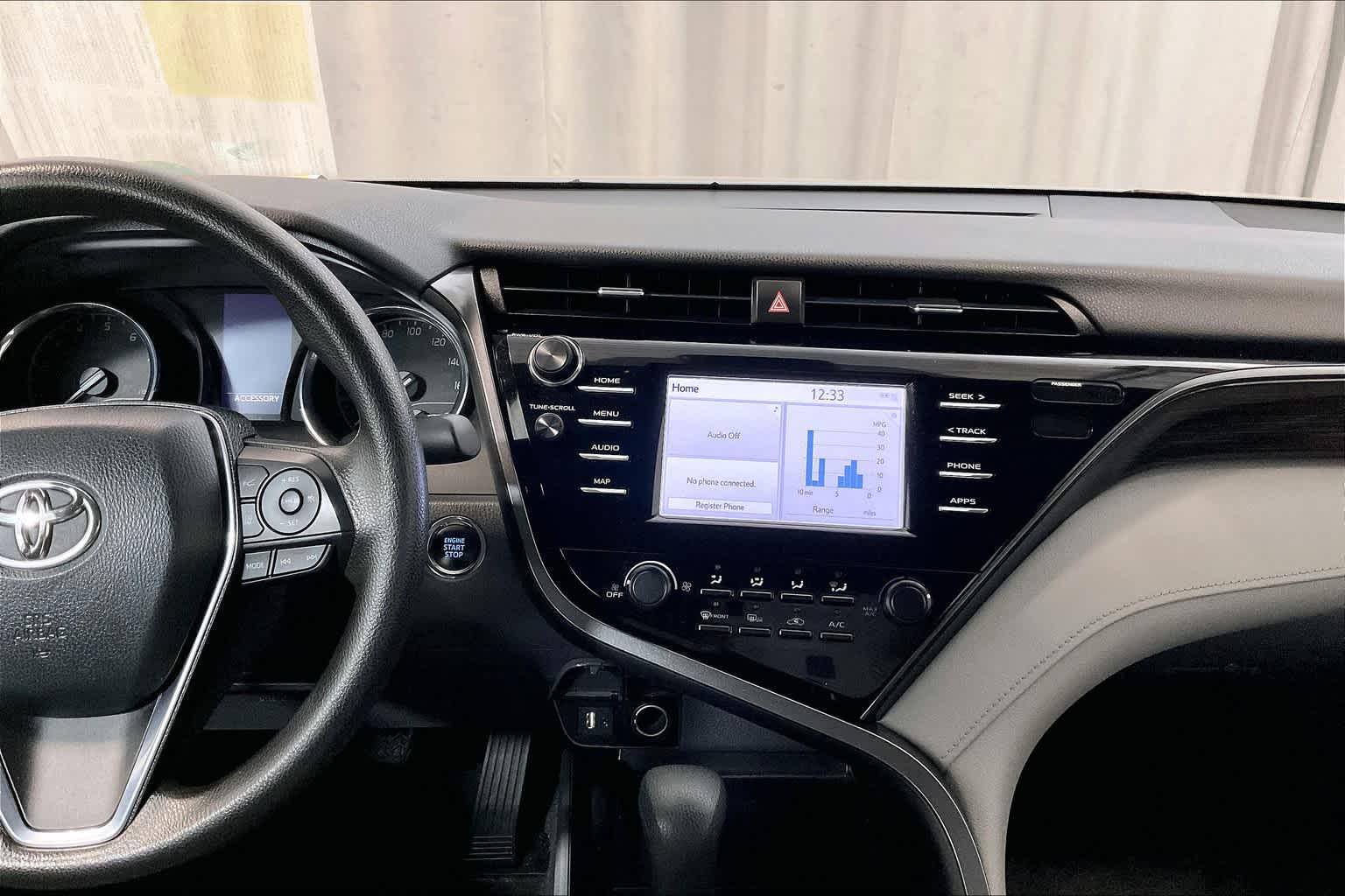 2019 Toyota Camry LE - Photo 18