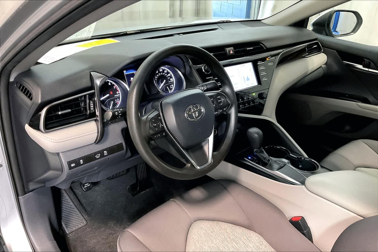 2019 Toyota Camry LE - Photo 8