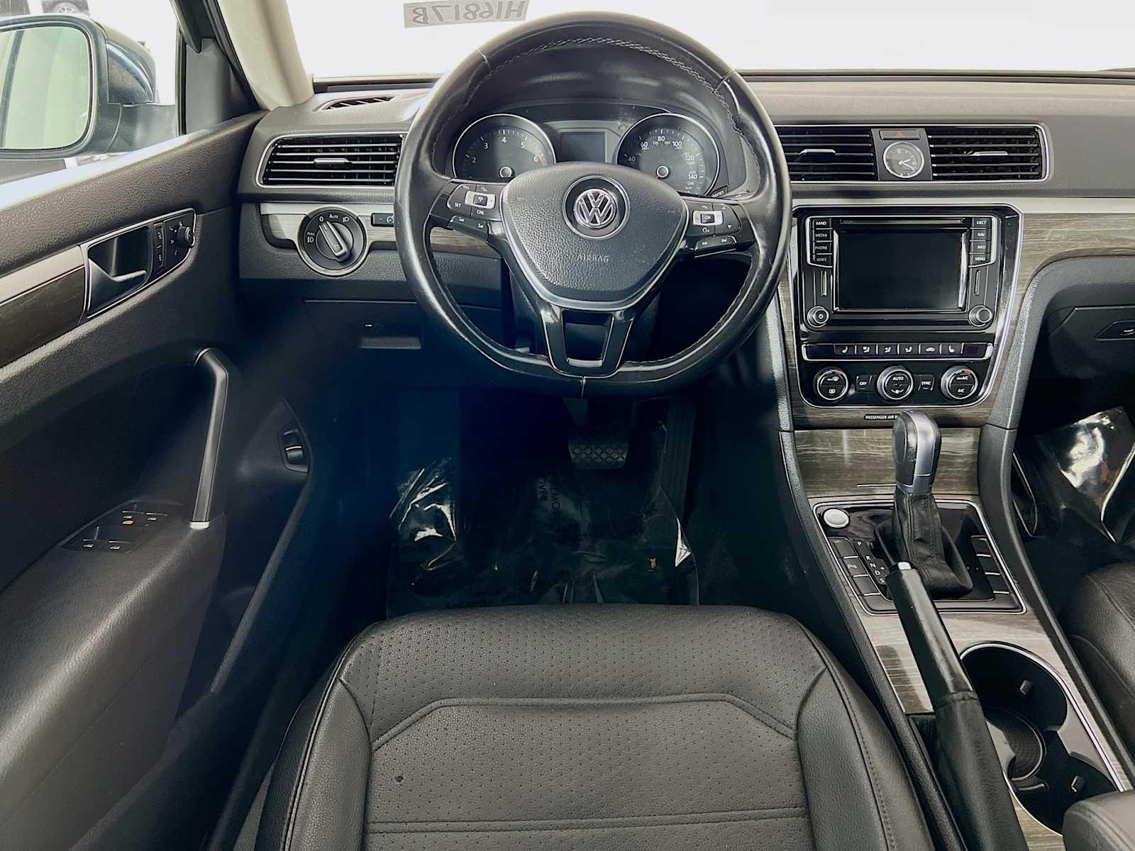 2017 Volkswagen Passat 1.8T SE w/Technology - Photo 24