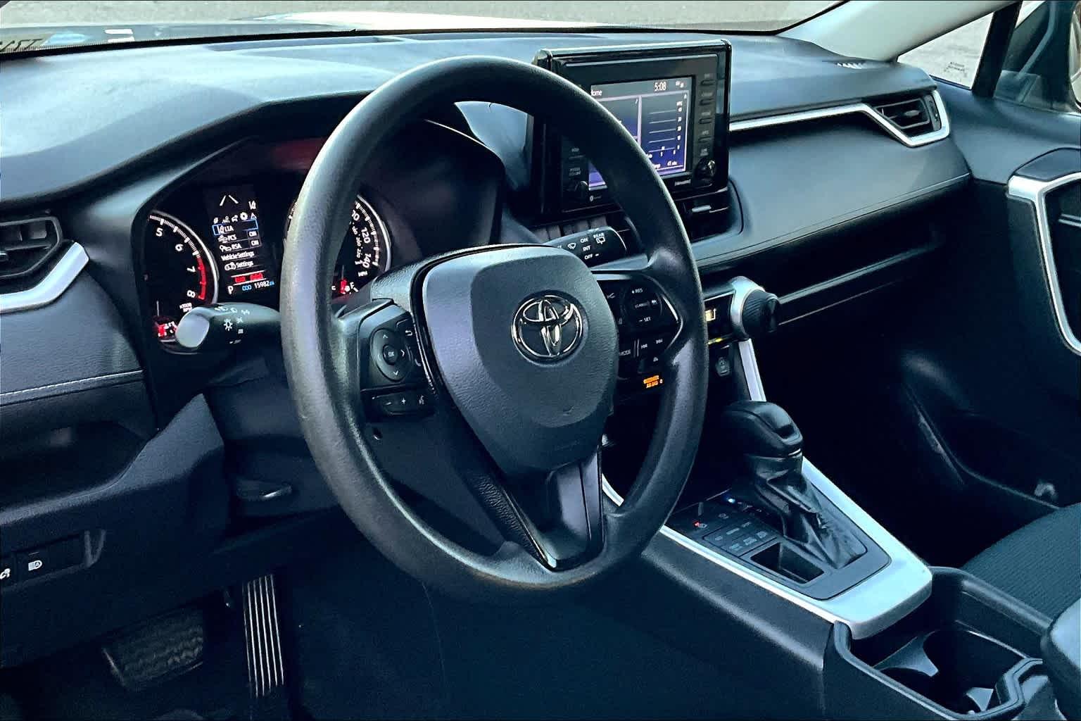 2021 Toyota RAV4 LE - Photo 8