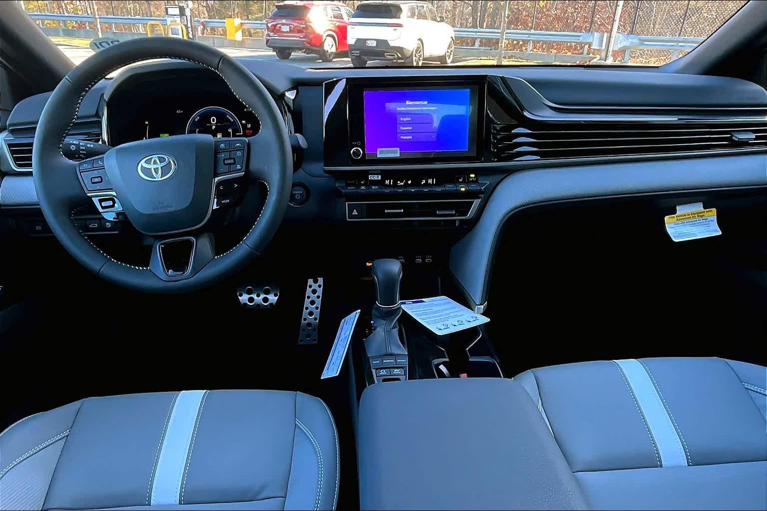 2025 Toyota Camry SE - Photo 11