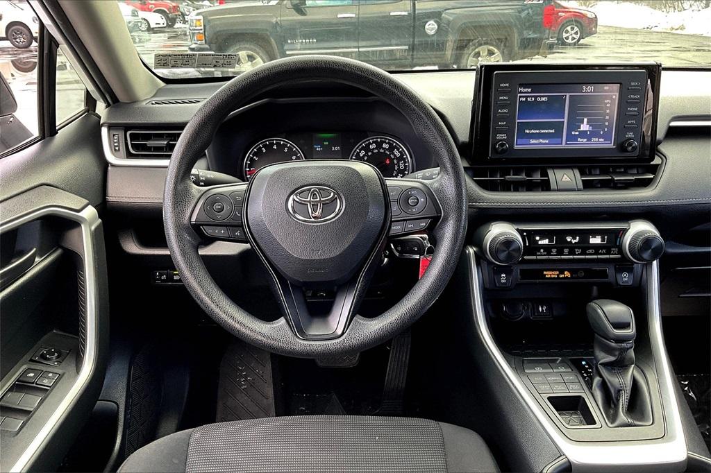 2019 Toyota RAV4 LE - Photo 17