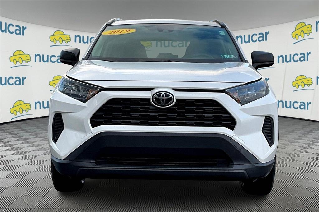 2019 Toyota RAV4 LE - Photo 2