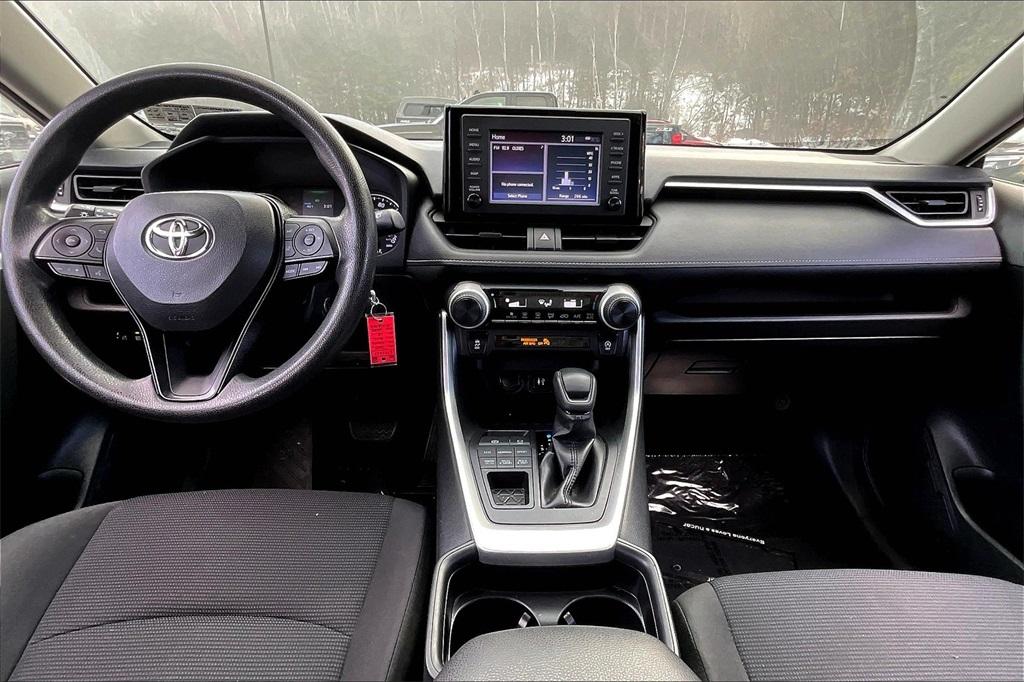 2019 Toyota RAV4 LE - Photo 21