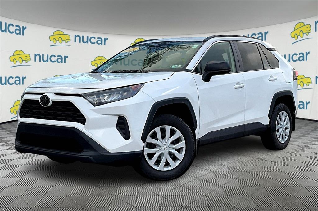 2019 Toyota RAV4 LE - Photo 3