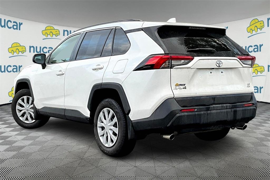 2019 Toyota RAV4 LE - Photo 4