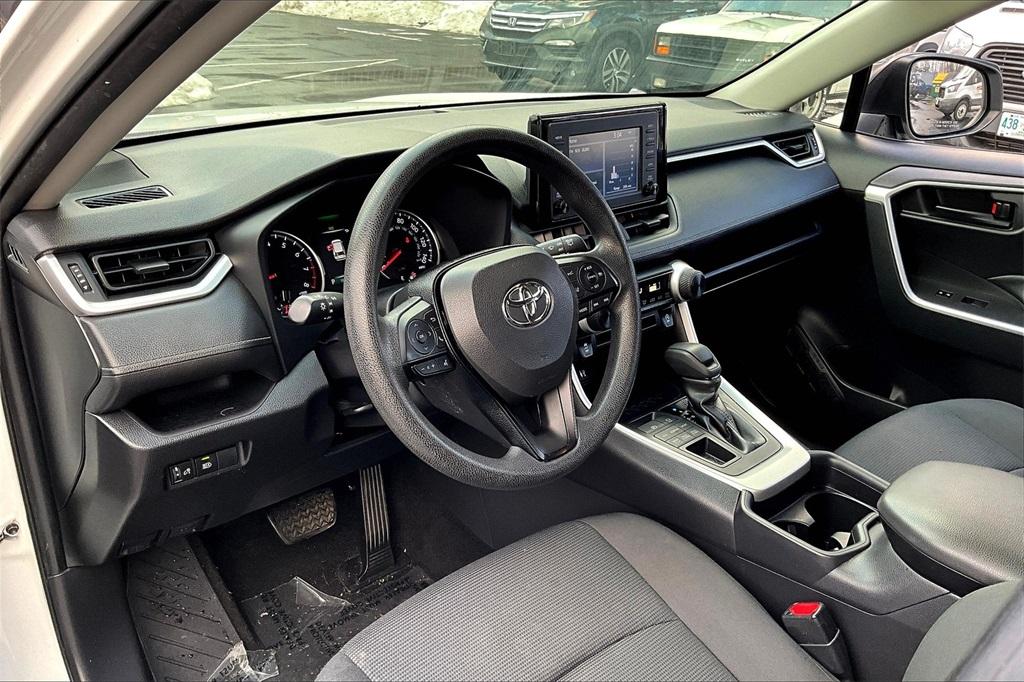 2019 Toyota RAV4 LE - Photo 8