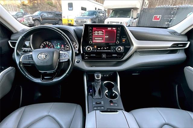 2021 Toyota Highlander XLE - Photo 16