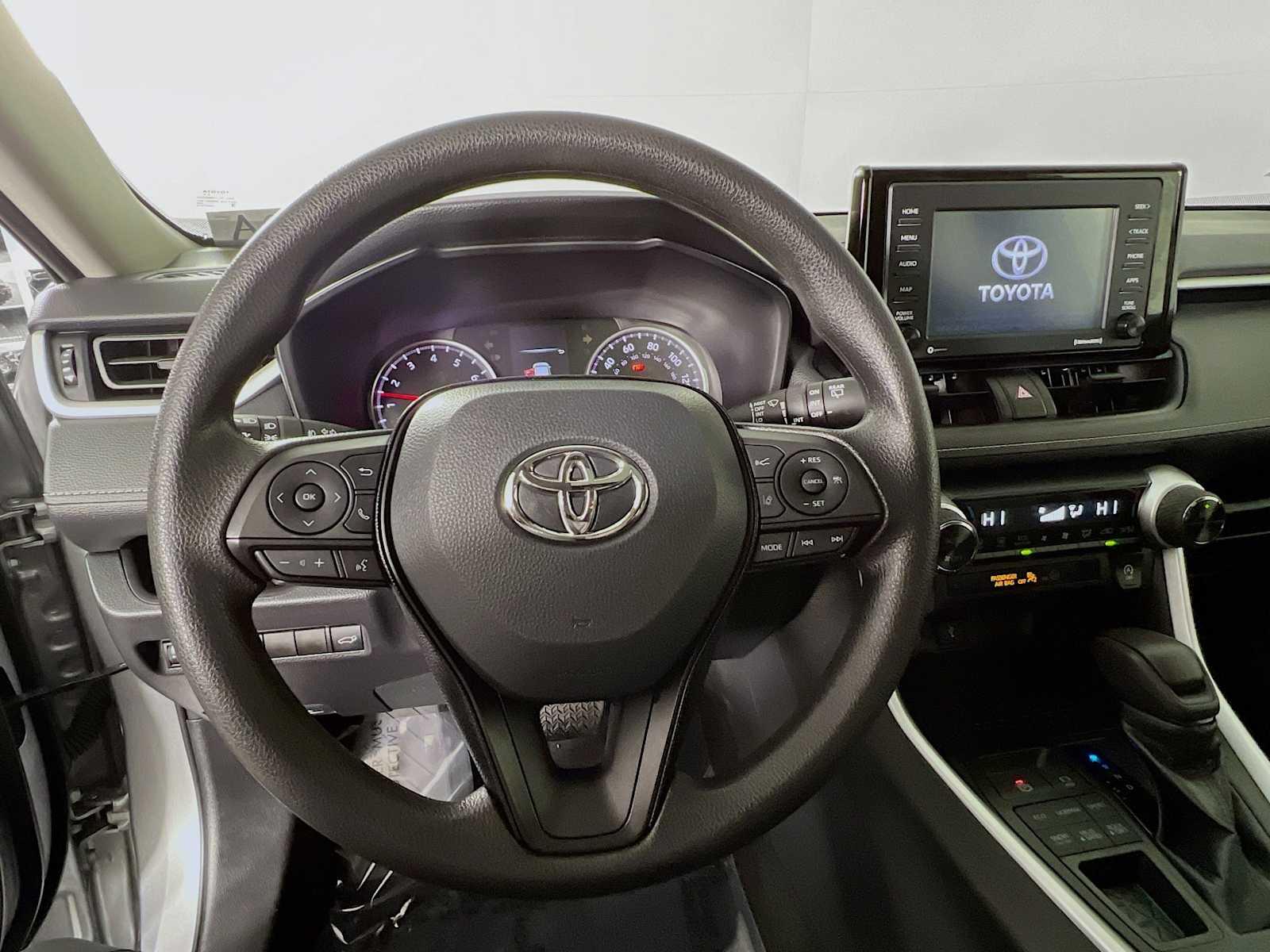 2021 Toyota RAV4 XLE - Photo 11