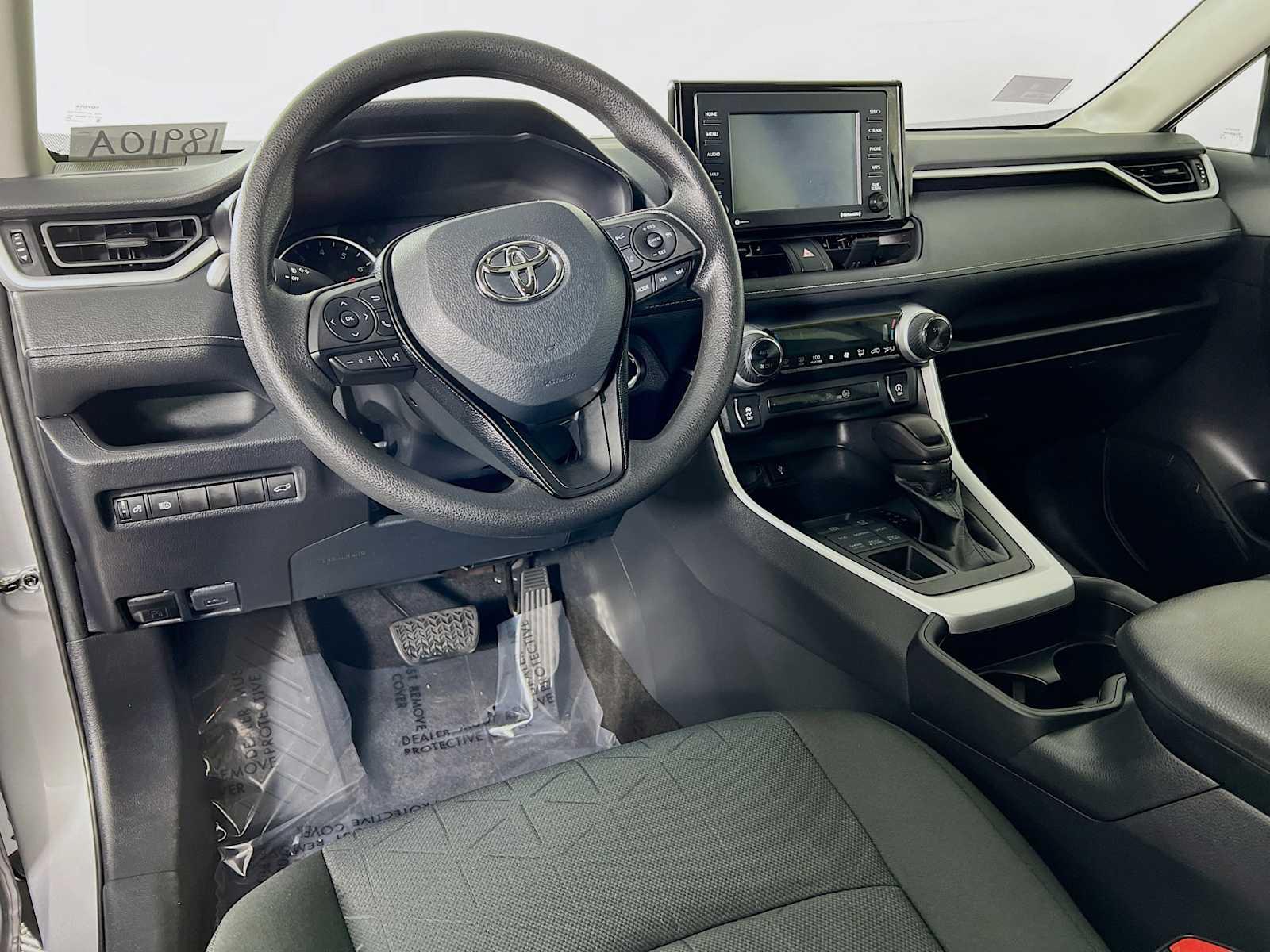 2021 Toyota RAV4 XLE - Photo 9