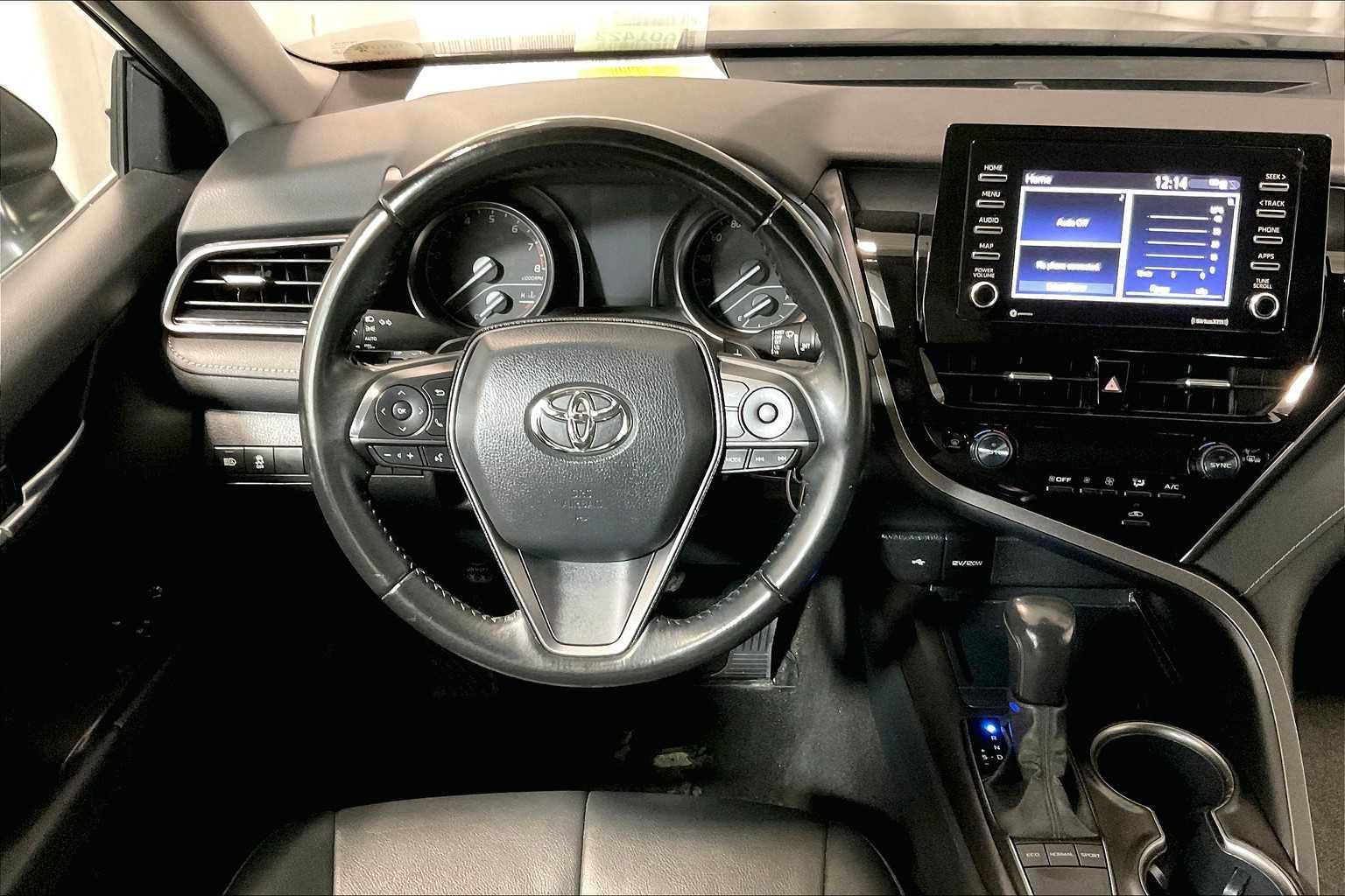 2022 Toyota Camry SE - Photo 17