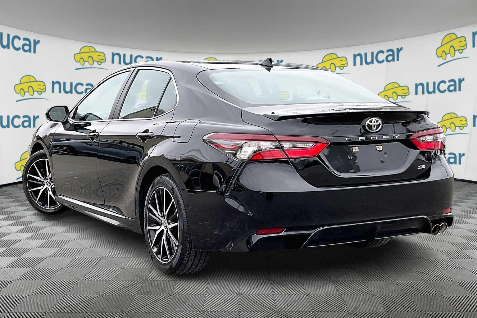 2022 Toyota Camry SE - Photo 4