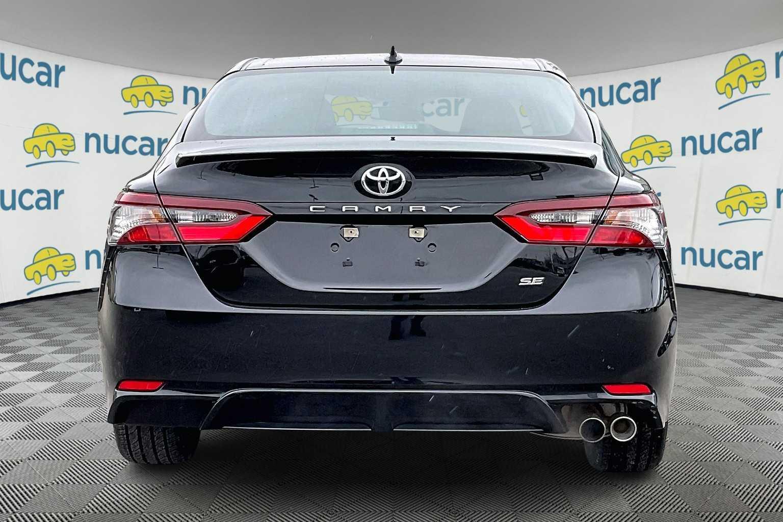 2022 Toyota Camry SE - Photo 5