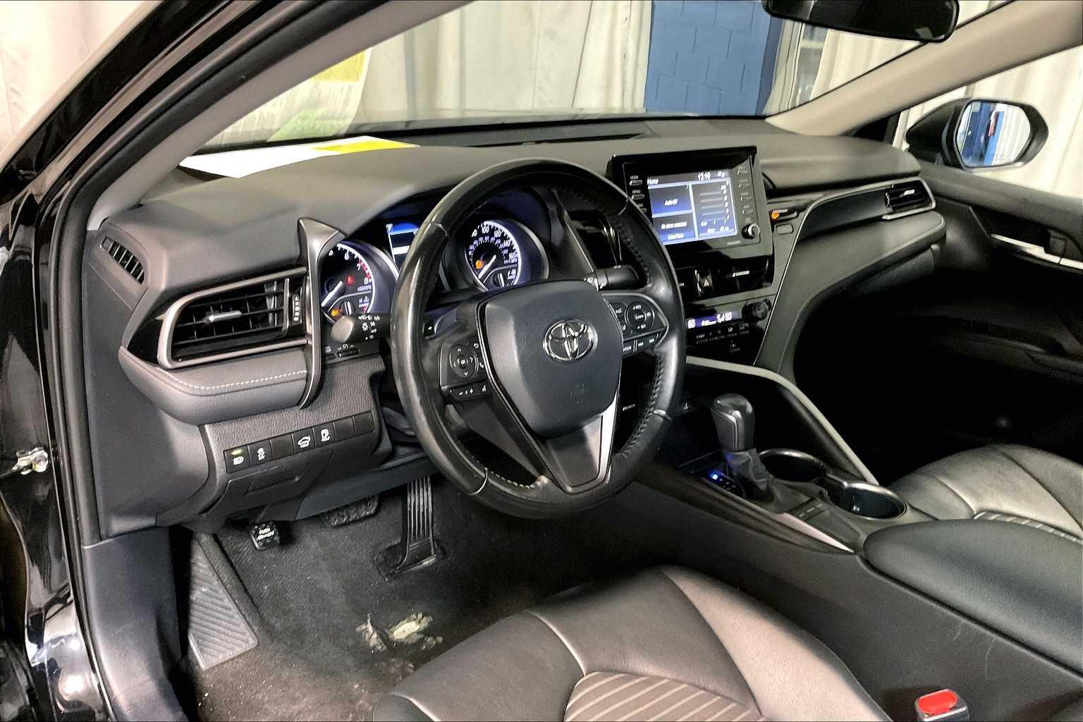 2022 Toyota Camry SE - Photo 8