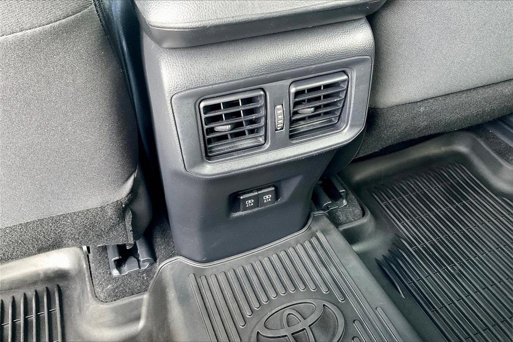 2021 Toyota RAV4 XLE - Photo 25