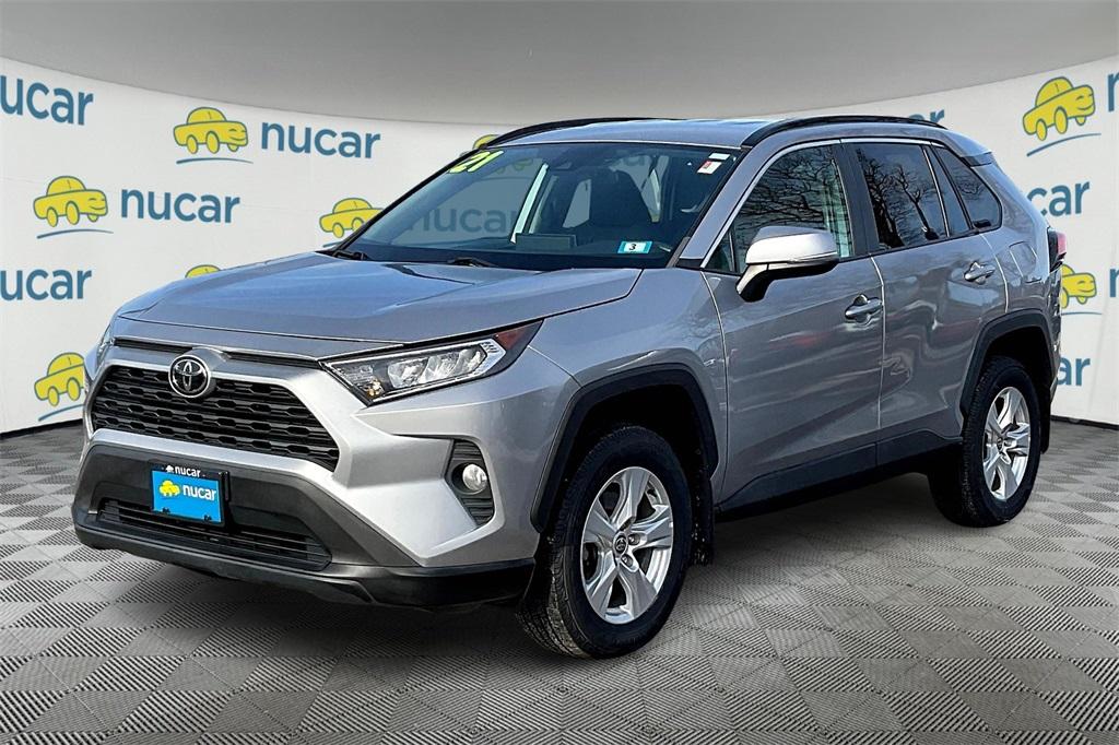 2021 Toyota RAV4 XLE - Photo 3