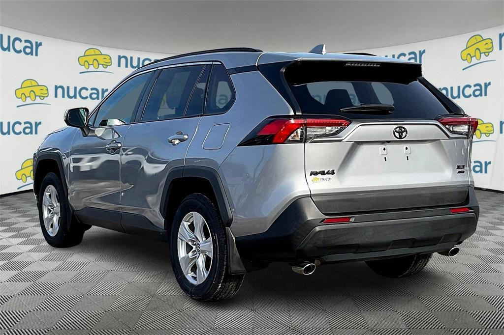 2021 Toyota RAV4 XLE - Photo 4