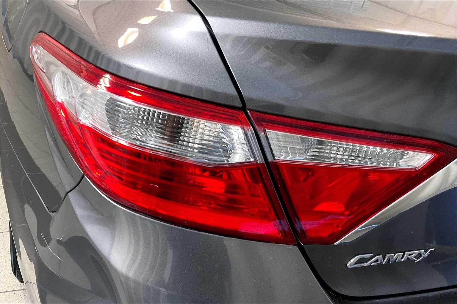 2015 Toyota Camry LE - Photo 30