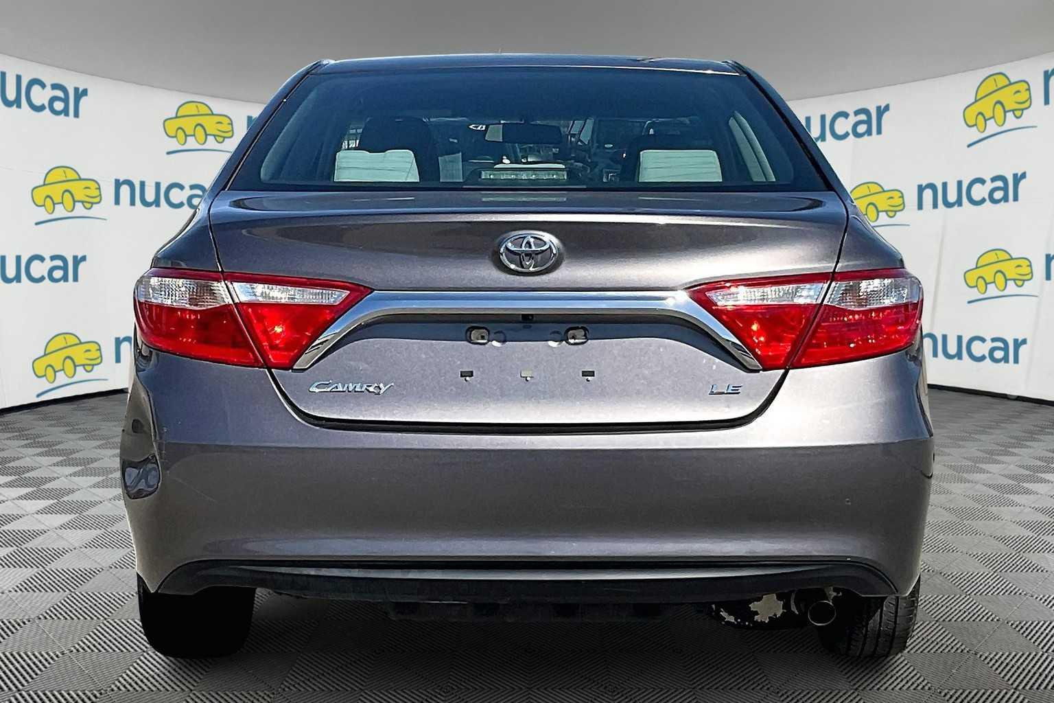 2015 Toyota Camry LE - Photo 4