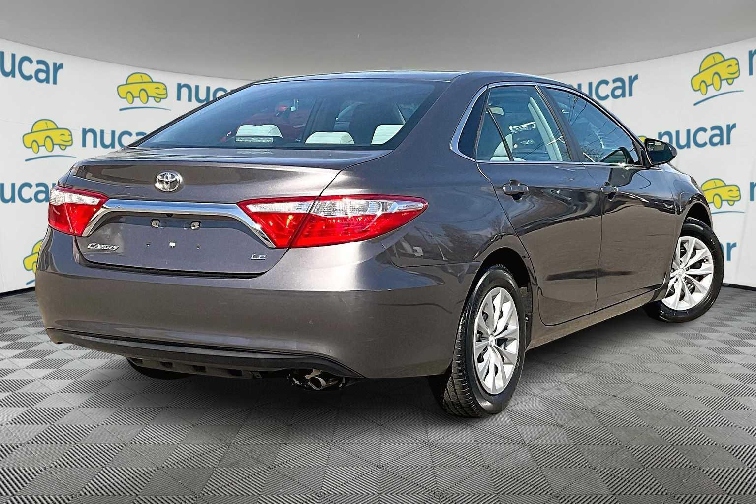 2015 Toyota Camry LE - Photo 5