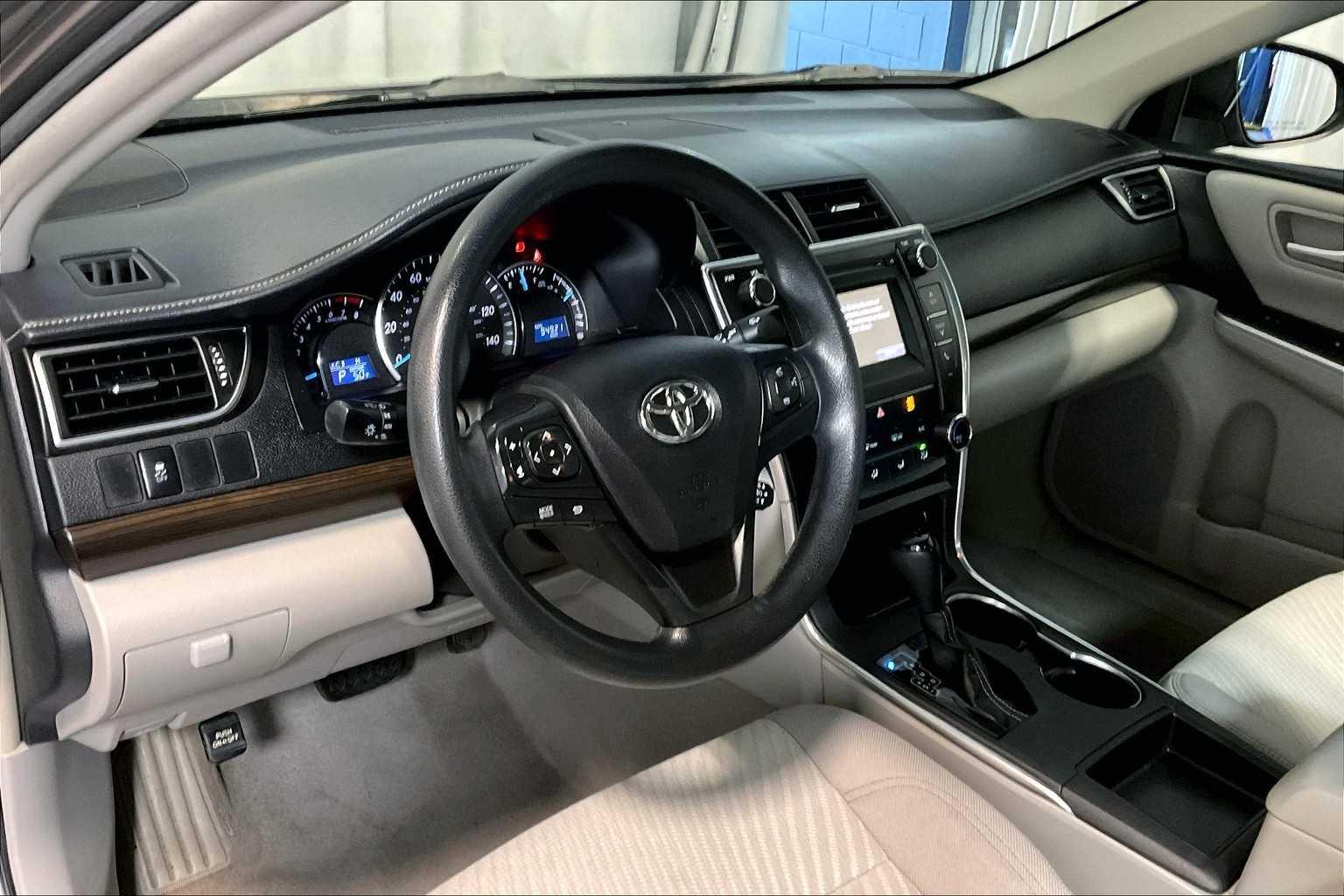 2015 Toyota Camry LE - Photo 7