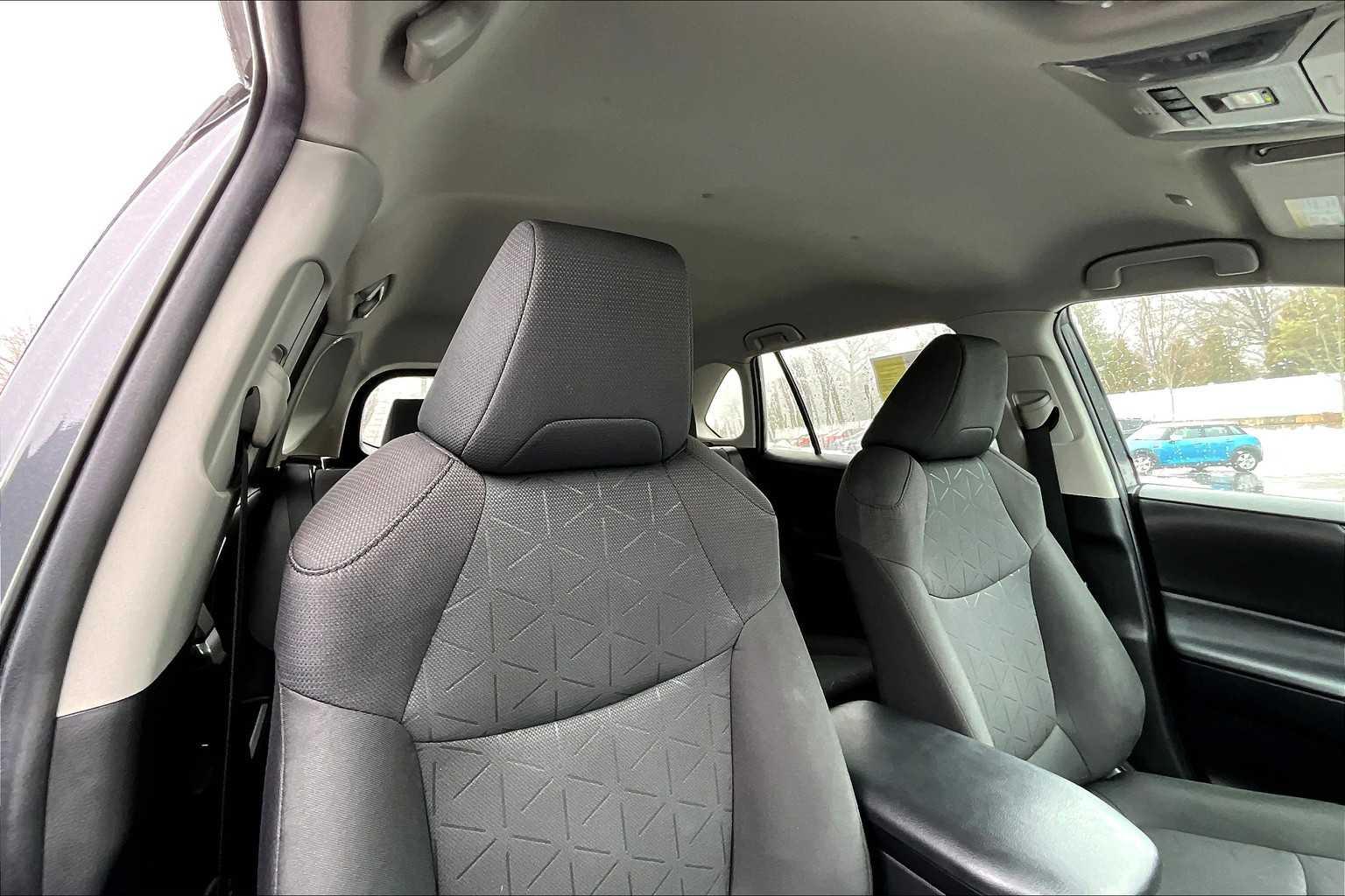 2023 Toyota RAV4 XLE - Photo 22