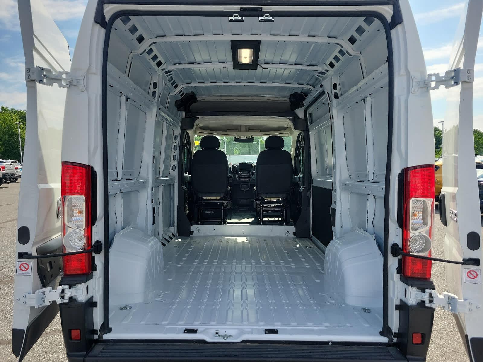 2024 Ram ProMaster SLT - Photo 18