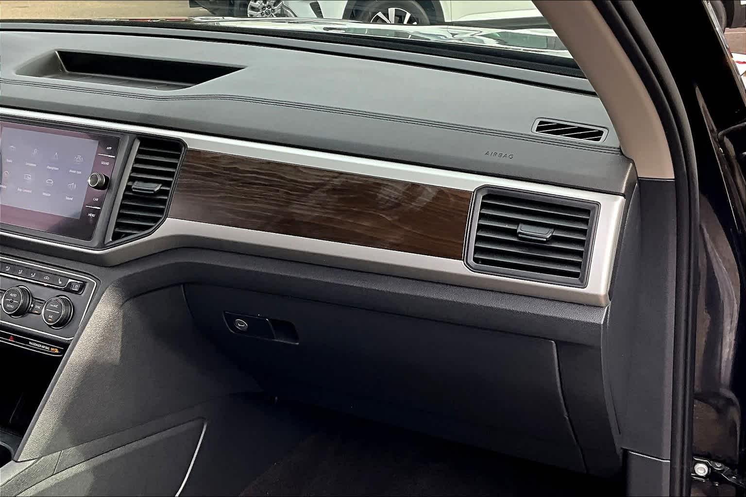 2021 Volkswagen Atlas 3.6L V6 SE w/Technology - Photo 13