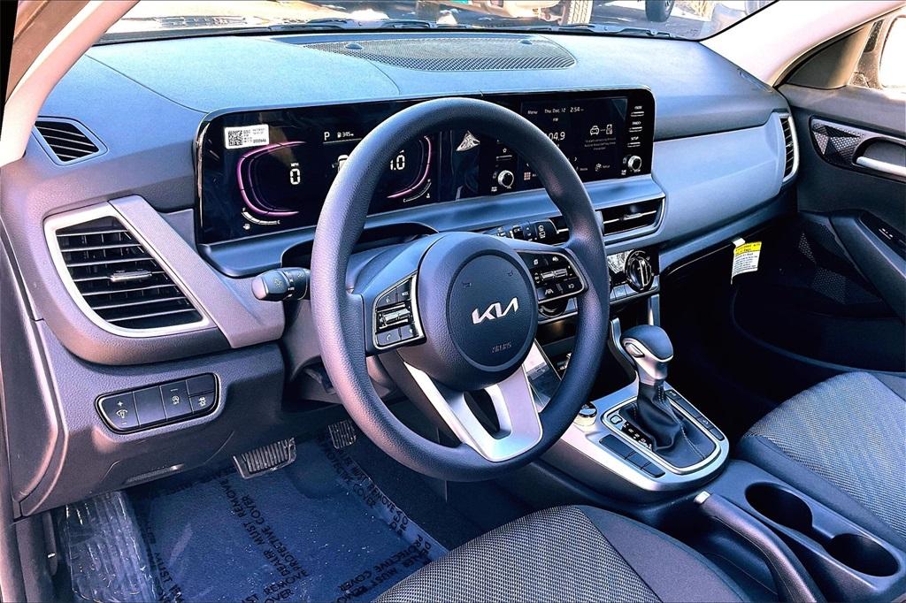 2025 Kia Seltos LX - Photo 9