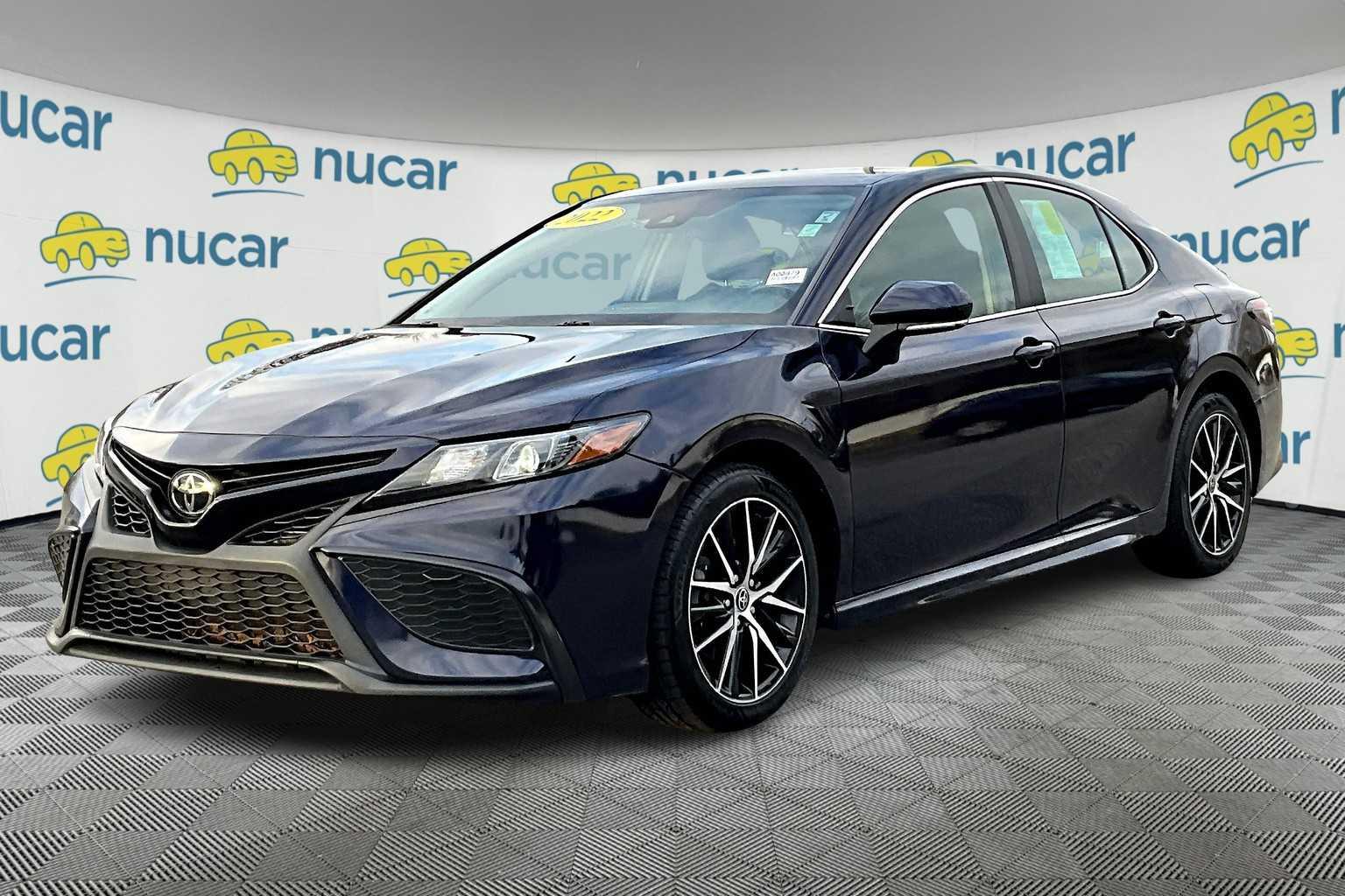 2022 Toyota Camry SE - Photo 3