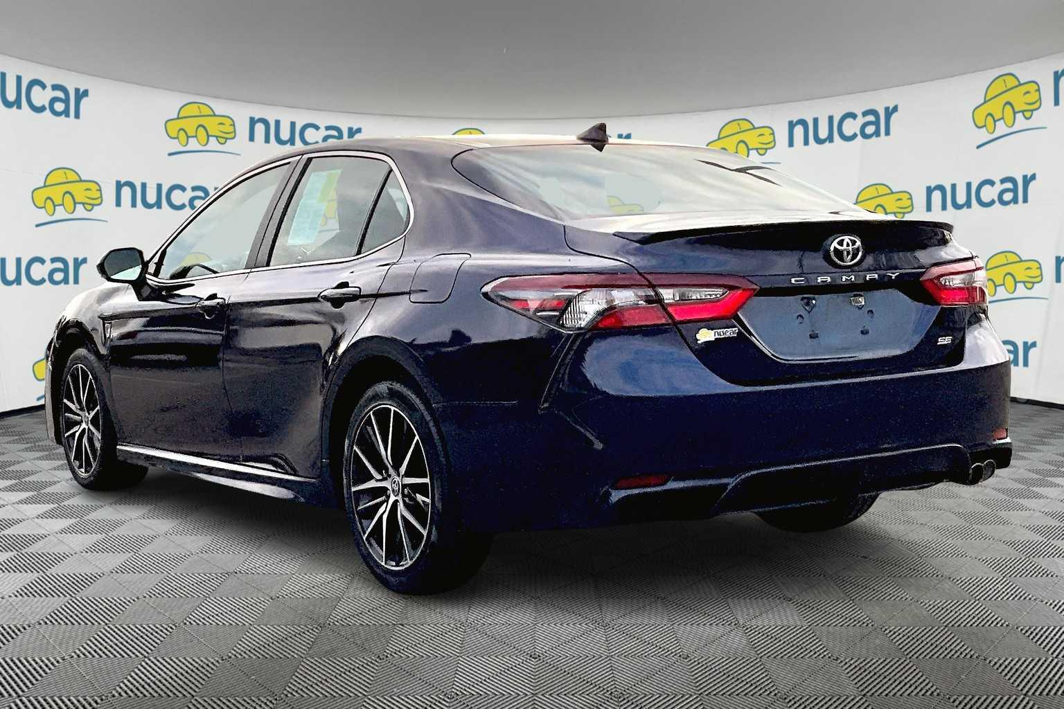 2022 Toyota Camry SE - Photo 4