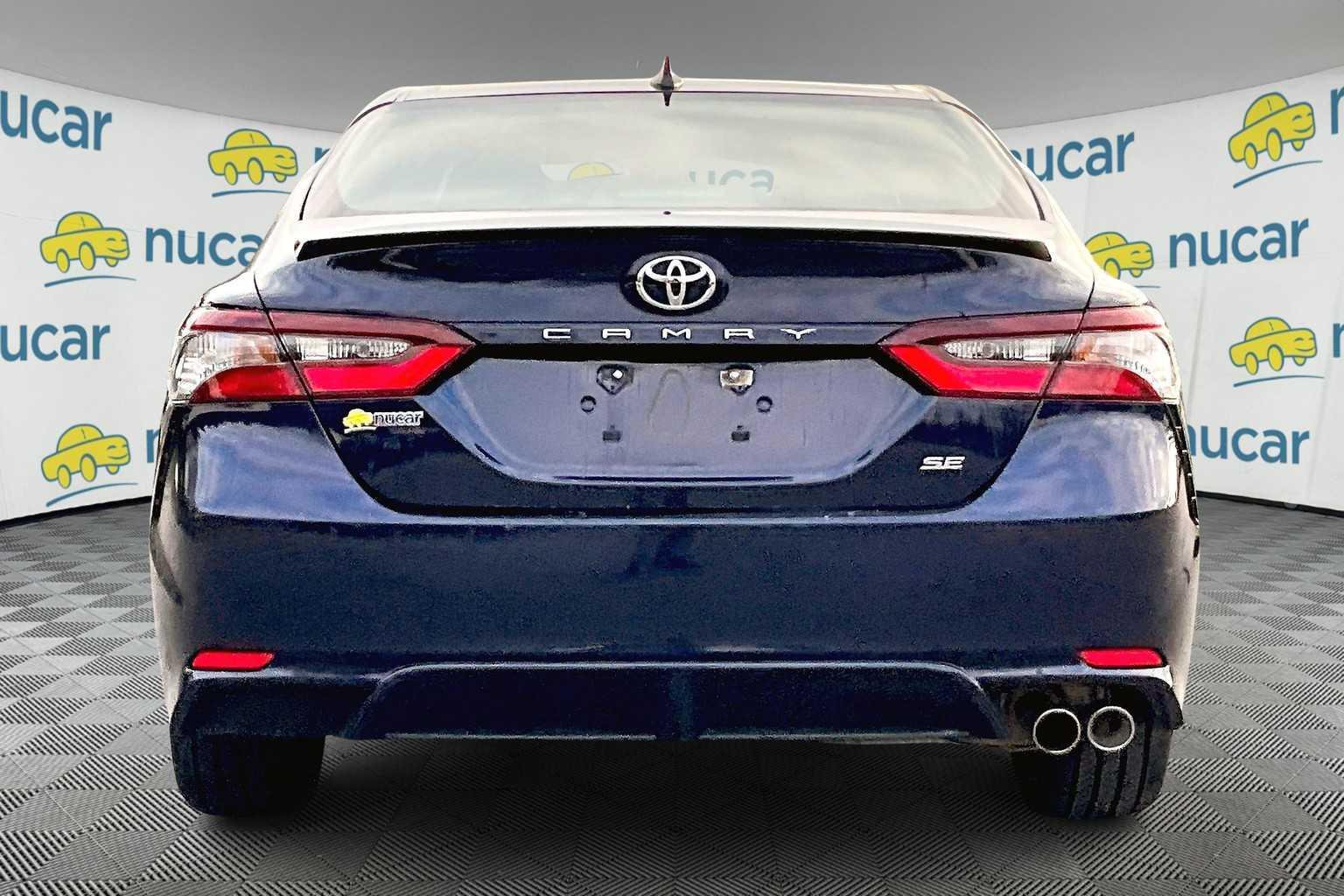 2022 Toyota Camry SE - Photo 5